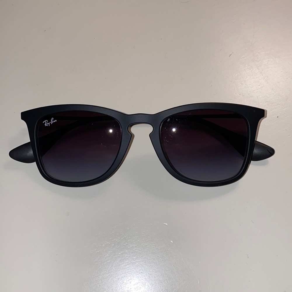 SUNGLASSES — RAY BANS